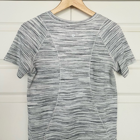{Lululemon} Make Miles Count Short Sleeve Tee in Space Dye White Silver Spoon 6 - Picture 5 of 7